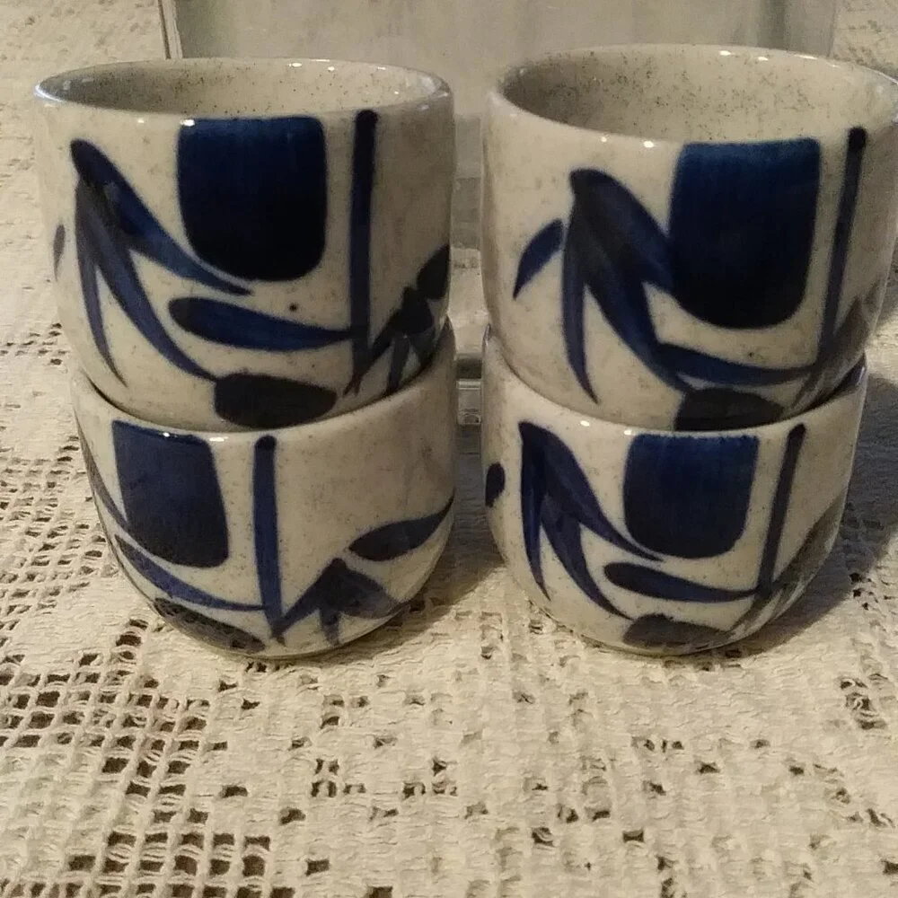 🪷 🎍White and Blue Bamboo Japanese Ceramic Sake Bottle and 4 Cups - Picture 4 of 9